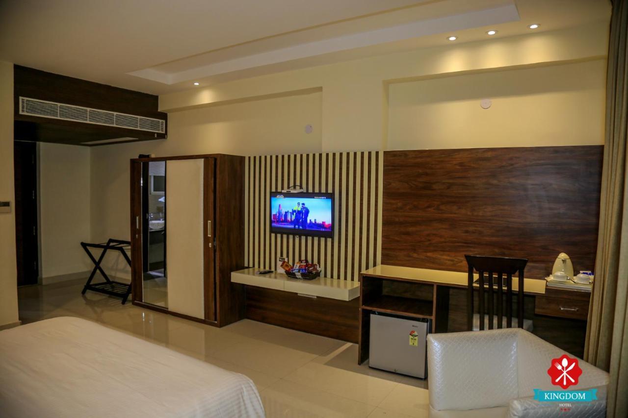 Kingdom Hotel Moga Exterior foto