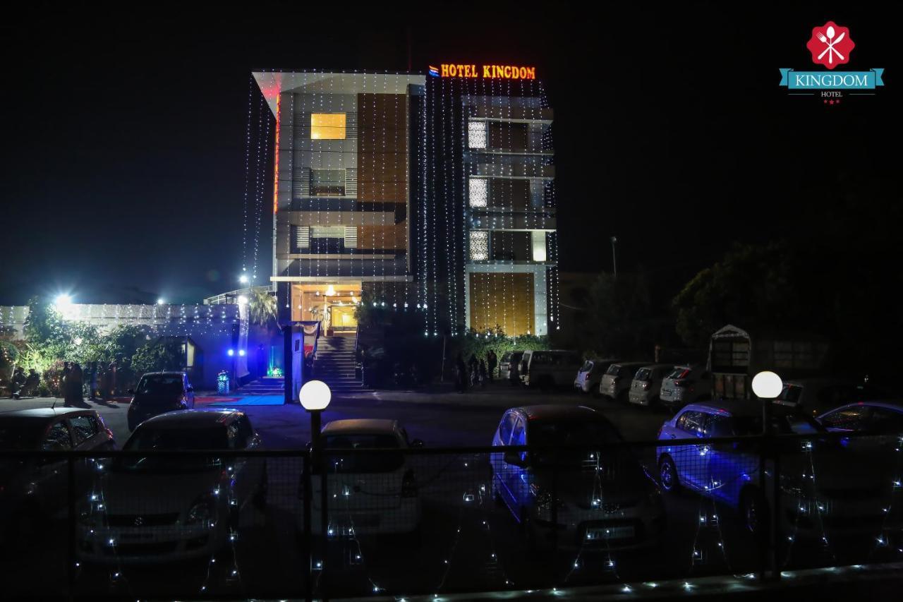 Kingdom Hotel Moga Exterior foto